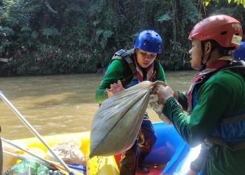 Sako SPN LDII Kota Depok dalam Aksi Bersih Sampah Sungai Ciliwung