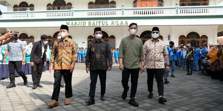 Walikota Gibran Saat Peletakan Batu Pertama Perluasan Gedung Ponpes dan SMA Budi Utomo Solo