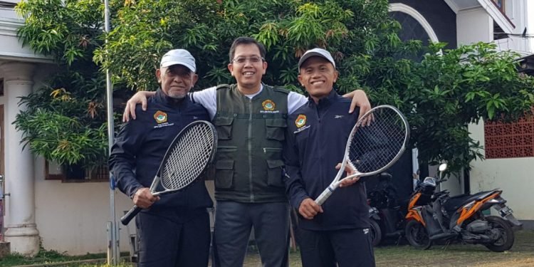 Ketua DPD LDII Kota Depok Bersama Kontingen Tennis LDII (24/07).