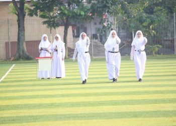Siswa-siswi dan Santri Pondok Pesantren Bina Indonesia Gemilang Kota Depok dalam Upacara Peringati HUT Ke-77 Kemerdekaan RI di Stadion H. Abdul Malik BIG