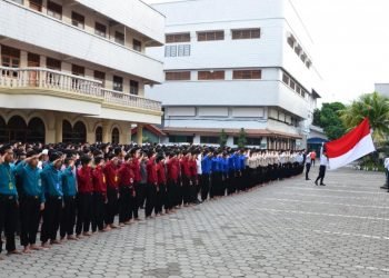 Upacara bendera rutin dilaksanakan setiap hari Senin dan hari-hari nasional yang dilaksanakan Pondok Pesantren Wali Barokah, Kediri sebagai upaya penumbuhan budi pekerti, karakter bangsa, terutama nilai-nilai kebangsaan dan kebhinekaan.
