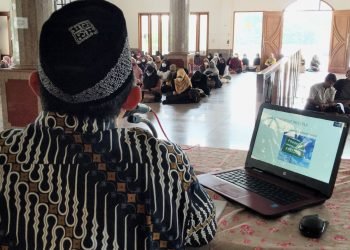 Dewan Penasehat DPD LDII Kota Depok, KH. Tedy Hartadi Saat Memberikan Materi pada Pengajian Usia Pra Nikah