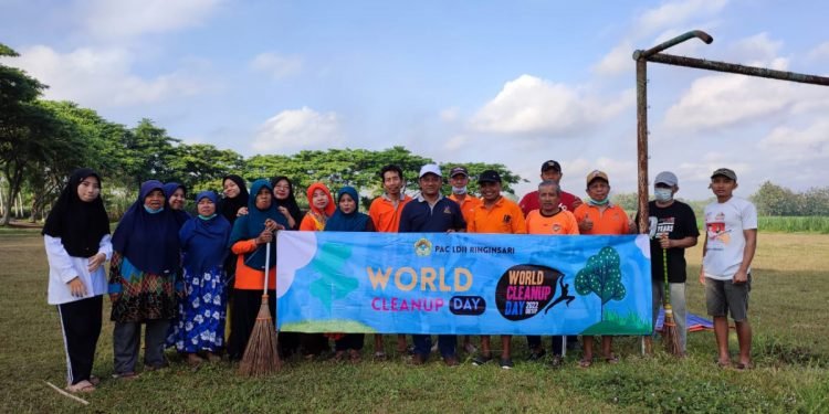 Warga LDII Kediri Sukseskan World Clean Up Day 2022
