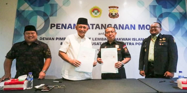 Ketum DPP LDII dan Ketum PP Senkom dalam Penandatanganan Nota Kesepahaman