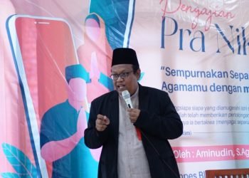 Kepala KUA Purwoasri Saat Memberi Materi