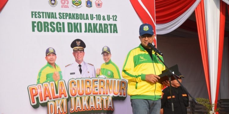 Gubernur Anies Baswedan berpesan kepada semua pemain agar bertanding dengan sportif.