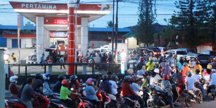 Antrian Kendaraan di SPBU