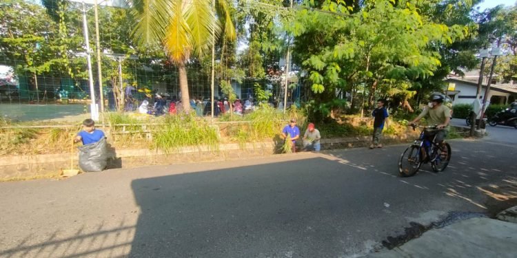 PAC LDII Depok Jaya dalam Menyukseskan World Celan Up Day dengan Bersih-bersih Lingkungan