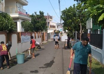 Warga LDII Beji dalam Kerja Bakti Sekaligus Menyukseskan Gerakan World Clean Up Day 2022.