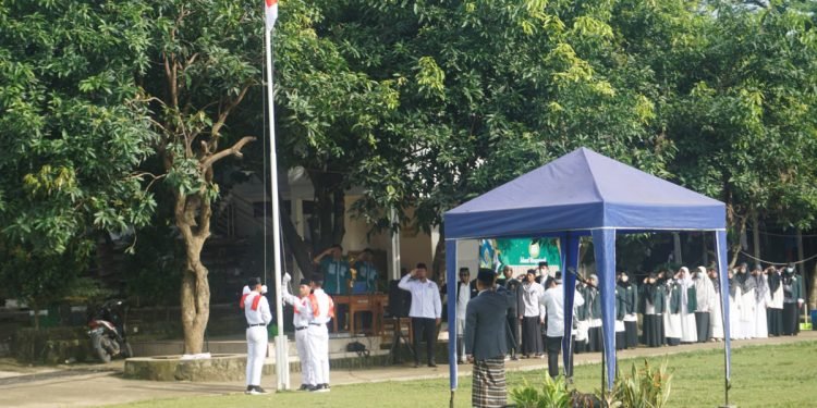 Upacara Bendera Memperingati Hari Santri Nasional yang diadakan Pondok Pesantren LDII Depok