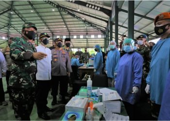 Dukungan Panglima TNI Saat Kegiatan Vaksinasi di Pondok Pesantren Minhaajurrosidin, Pondok Gede.