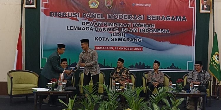 Para Pemateri Diskusi Panel Moderasi Beragama DPD LDII Kota Semarang.