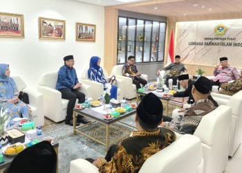 Ketua Umum DPP LDII saat menerima kunjungan Wakil Ketua MPR RI beserta jajarannya.