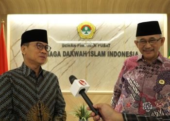Wakil Ketua MPR RI, Yandri Susanto bersama Ketum DPP LDII, KH. Chriswanto Santoso.