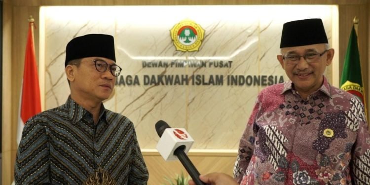Wakil Ketua MPR RI, Yandri Susanto bersama Ketum DPP LDII, KH. Chriswanto Santoso.