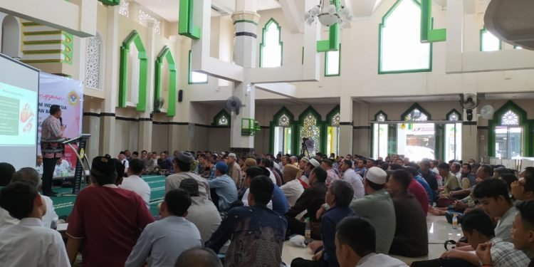 Kepala BIN Kalbar saat memberikan materi.
