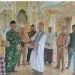 Ustadz Idrus Lesmana mewakili Paguyuban Jawa Barat di Kabupaten Jayapura menerima secara simbolis donasi bencana Cianjur.