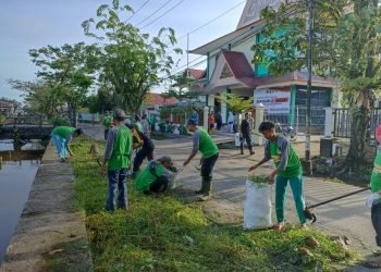 Aksi bersih lingkungan LDII Pontianak, Kalimantan Barat.