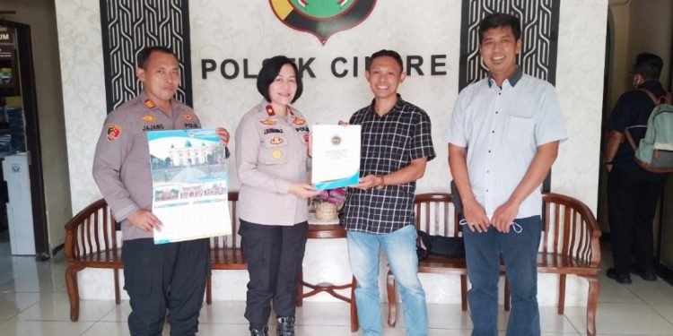 Ketua PC LDII Limo diterima Kapolsek Cinere Limo. (Tri)