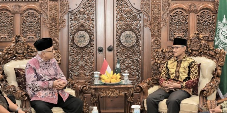 Jajaran Pengurus DPP LDII diterima PP MUhammadiyah. (LINES)