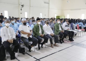 Warga LDII Cimahi  mengikuti penyuluhan dalam program Jaksa Masuk pesantren (LINES).