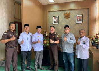 Pengurus DPW LDII bersama Kejati Sumatera Barat. (LINES)