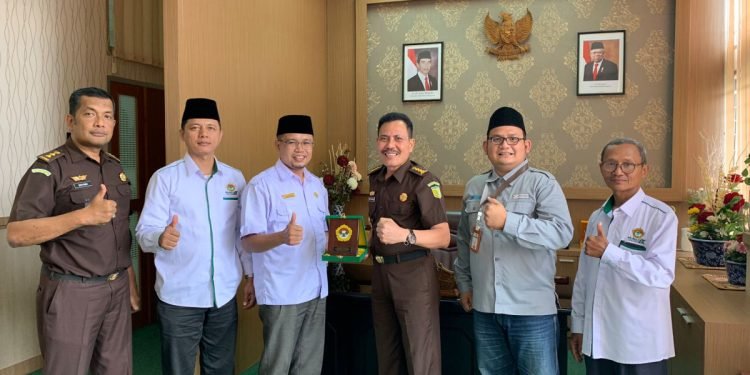 Pengurus DPW LDII bersama Kejati Sumatera Barat. (LINES)