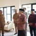 Pengasuh Ponpes Al Ubaidah, Habib Ubaid saat akan memberikan tausiyah pada acara di Kejari Nganjuk. (LINES)
