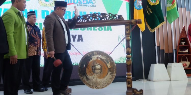 Wabup Kubu Raya saat membuka MUSDA LDII. (LINES)