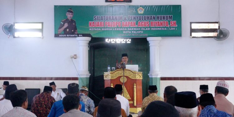 Kajari Kota Palopo Beri Penyuluhan Hukum kepada Warga. (LINES)