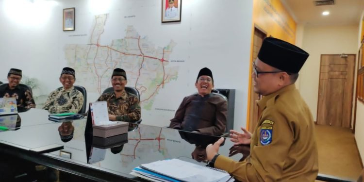 Wakil Wali Kota Depok H. Imam Budi Hartono saat menerima audiensi DPD LDII Kota Depok, (10/4).
