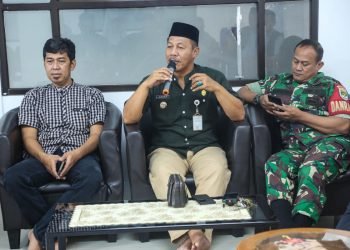 Camat Limo, Sudadih dalam memimpin rapat 3 pilar di PC LDII Kecamatan Limo. (LINES)