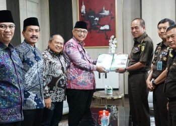 Jajaran Pengurus DPP LDII saat audiensi dengan Kejagung RI. (LINES)