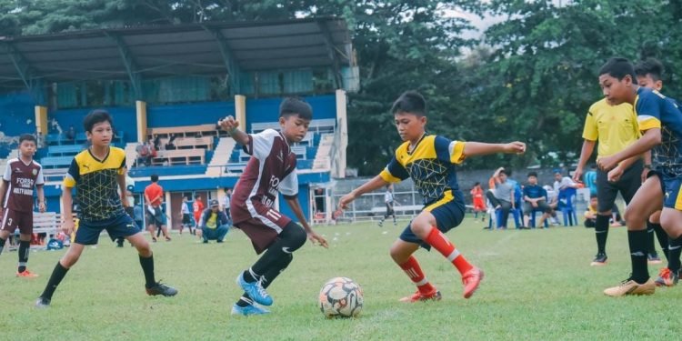 LDII berfokus pada pembinaan generasi mudanya antara lain melalui sepak bola dan pendidikan karakter sejak usia dini, dengan menerapkan enam karakter luhur yaitu jujur, amanah, muzhid-mujhid, rukun, kompak dan kerjasama yang baik. (LINES)