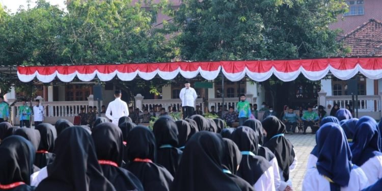 Ponpes Minhaajurrosyidin, Pondok Gede, Jakarta Timur menggelar upacara Hari Lahir Pancasila, 1 Juni lalu. (LINES)