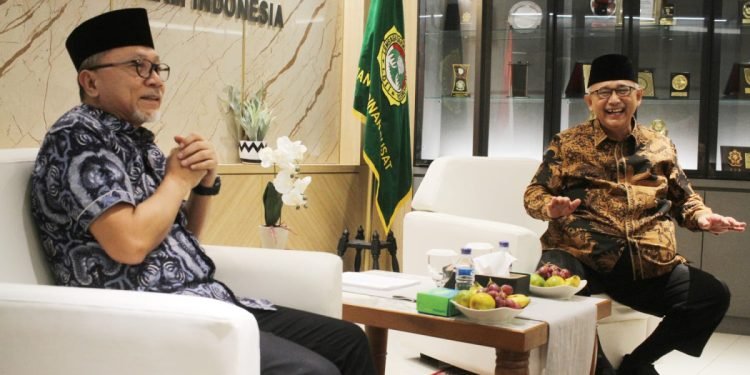 Ketum DPP LDII KH Chriswanto Santoso saat menerima kunjungan Menteri Perdagangan, Zulkifli Hasan Sabtu, 10/06 (LINES).
