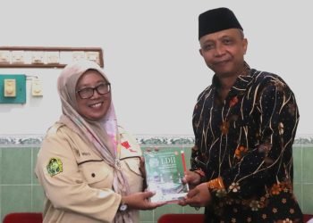 Sekretaris Kepala Bakesbangpol Kota Yogyakarta Widyastuti, S.S., M.Hum bersama , Ketua DPD LDII Kota Yogyakarta H. Herman Suherman, S.H (LINES).