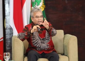 Yudi Latif saat menjadi pemateri dalam Webinar kebangsaan DPP LDII, 23/8. (LINES).