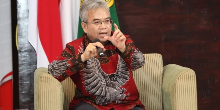 Yudi Latif saat menjadi pemateri dalam Webinar kebangsaan DPP LDII, 23/8. (LINES).
