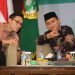 Staf Ahli Mendikbudristek Bidang Hubungan Kelembagaan dan Masyarakat Muhammad Adlin sedang berbincang dengan Ben Kasyafani. (21/10)