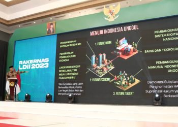 Ganjar Pranowo saat memaparkan materi. (LINES)