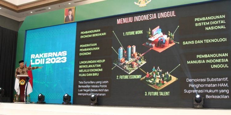 Ganjar Pranowo saat memaparkan materi. (LINES)
