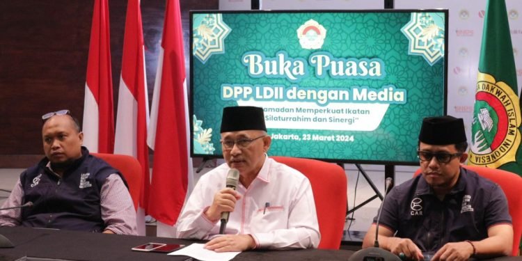 Ketum DPP LDII KH. Chriswanto Santoso saat memberikan keterangan pada media. (LINES)