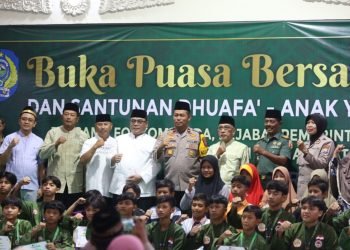Pengasuh Pondok Pesantren Al Ubaidah beserta Forkompimda Nganjuk. (LINES)