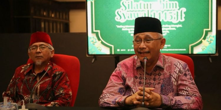 Ketum DPP LDII, KH Chriswanto Santoso didampingi Ketua DPP KH Aceng Karimullah. Foto: LINES