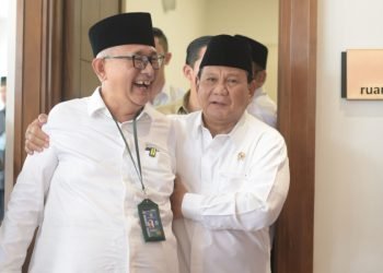 Ketum DPP LDII KH Chriswanto Santoso bersama Presiden RITerpilih Prabowo Subianto pada Rakernas LDII November 2023 lalu. Foto: LINES
