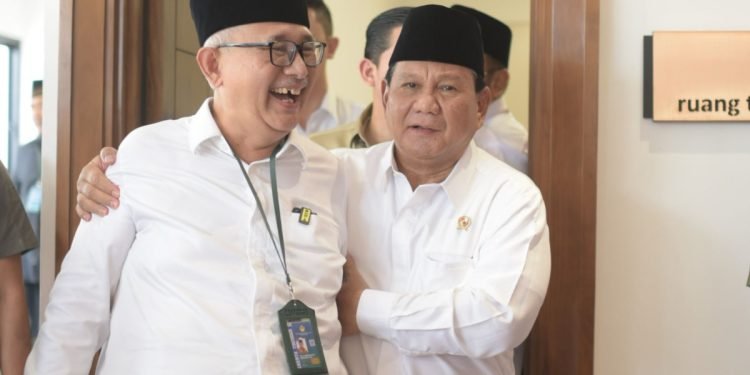 Ketum DPP LDII KH Chriswanto Santoso bersama Presiden RITerpilih Prabowo Subianto pada Rakernas LDII November 2023 lalu. Foto: LINES