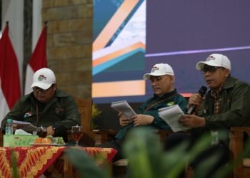 Ketum DPP LDII didampingi Sekum dan Ketua Departemen KIM. (LINES)