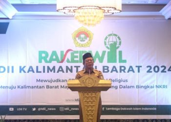 Kepala Biro Kesra Setda Kalbar, Mulyadi ketika membaca sambutan resmi Pj Gubernur. (LINES)