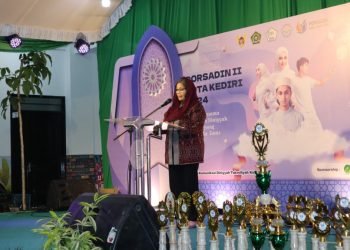 PJ Wali Kota Kediri Zanariah memberikan sambutan sekaligus membuka secara resmi Porsadin II Kota Kediri. (LINES)